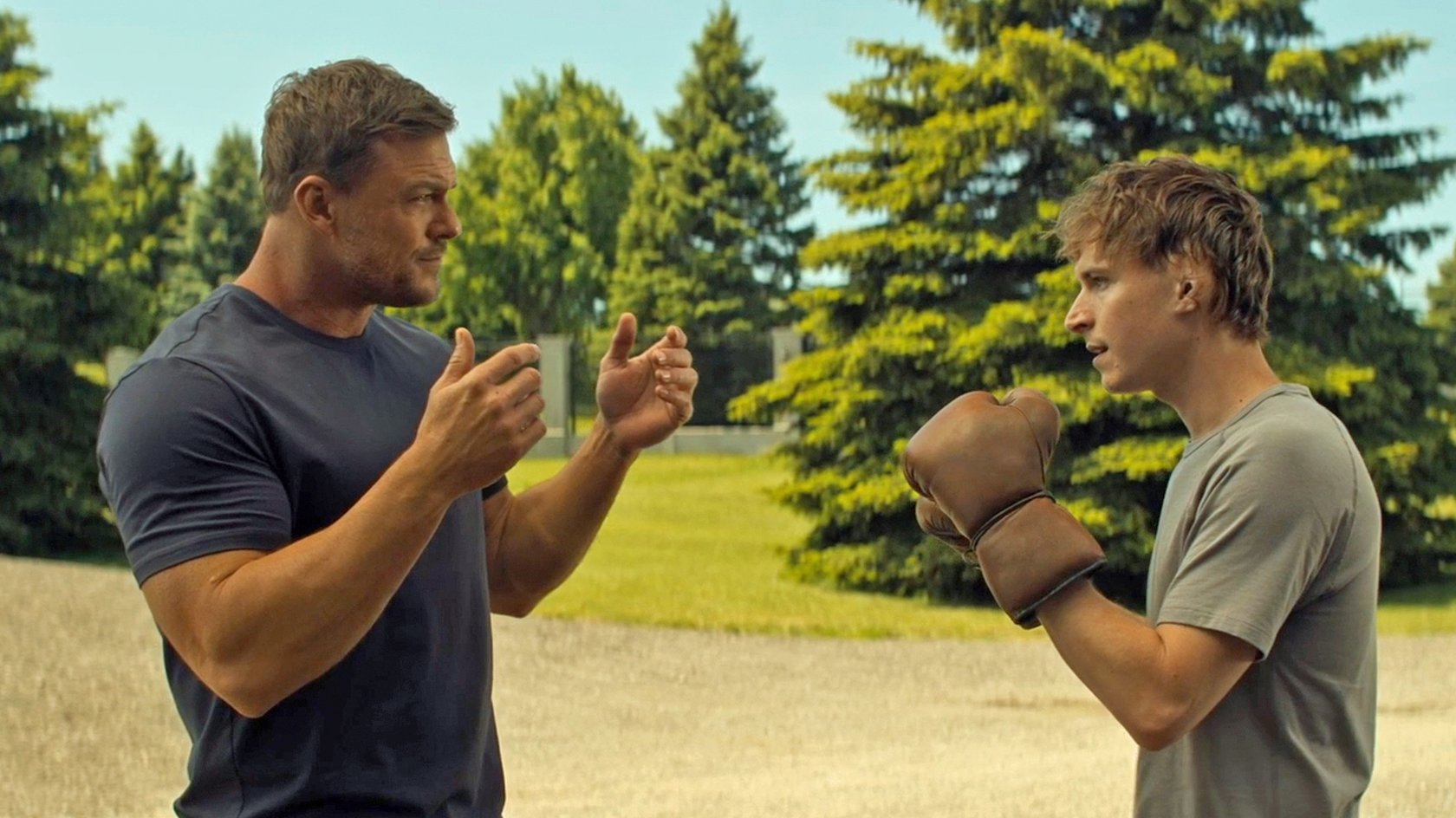 „Ich opfere mich für ‚Reacher‘“: Action-Star Alan Ritchson wurde beim Dreh der Amazon-Serie ohnmächtig geprügelt
